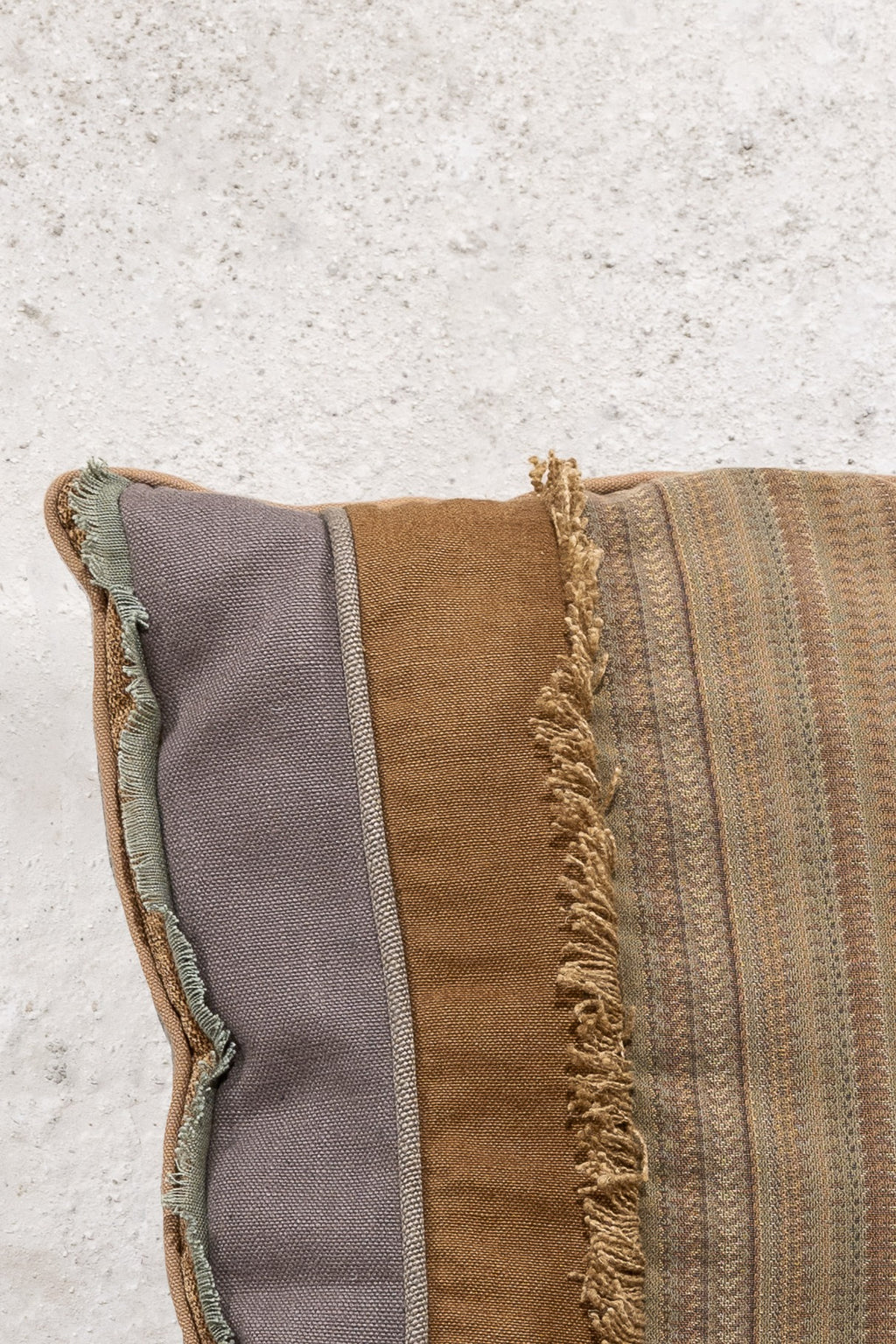 CUSHION - CAMEL/GREY