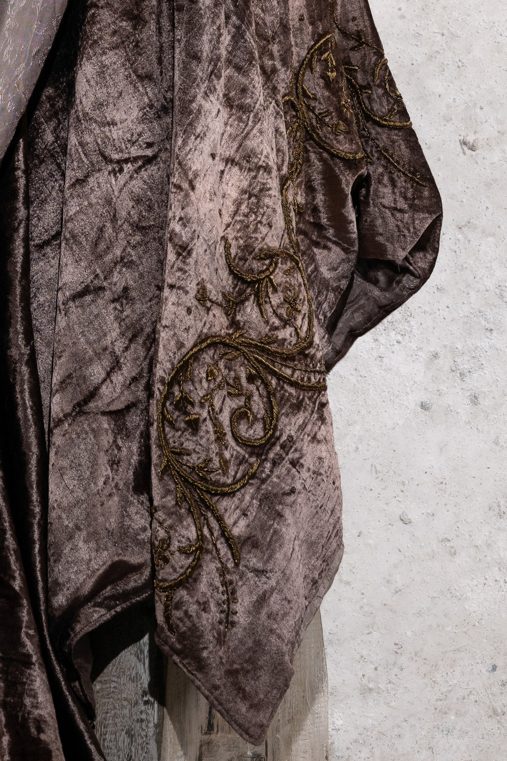 BLANKET - EMBROIDERED - BROWN