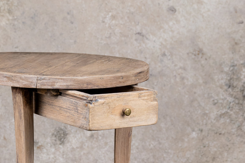 SIDE TABLE - WOODEN