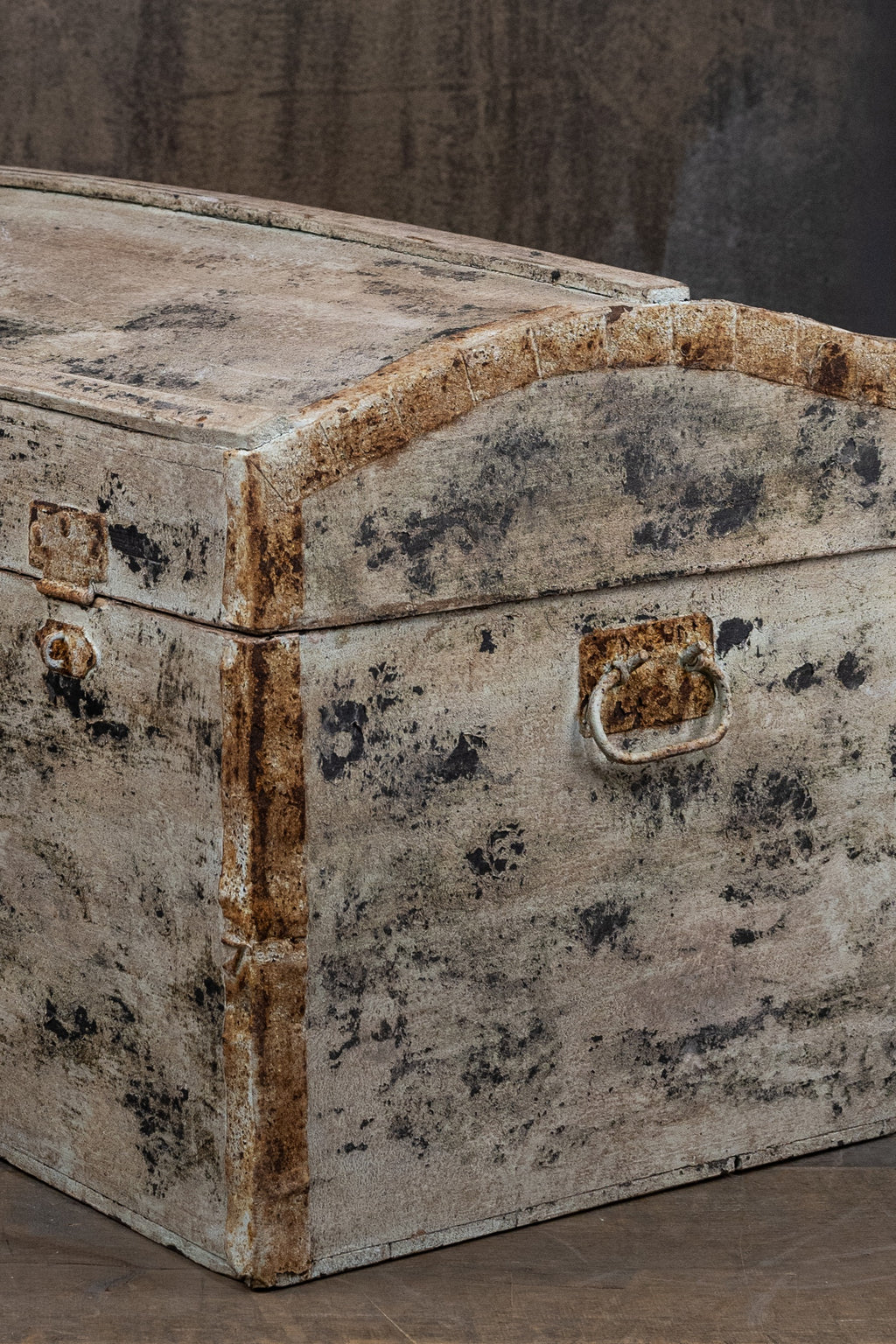 TRUNK - LIGHT GREY - WOODEN