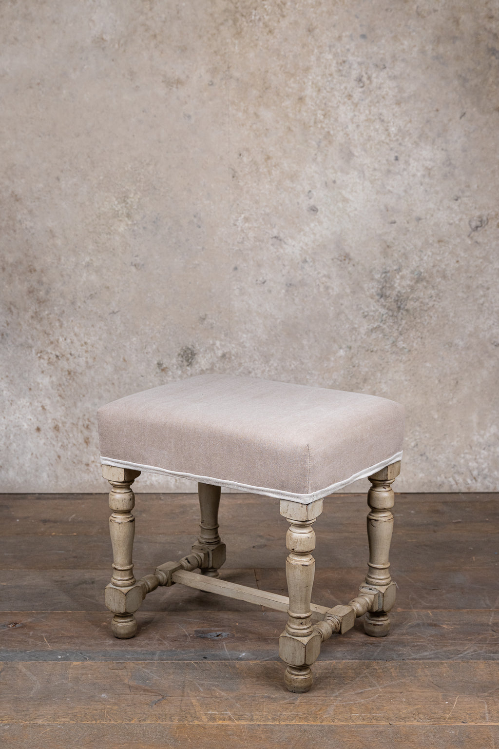 FOOTSTOOLS - BEIGE