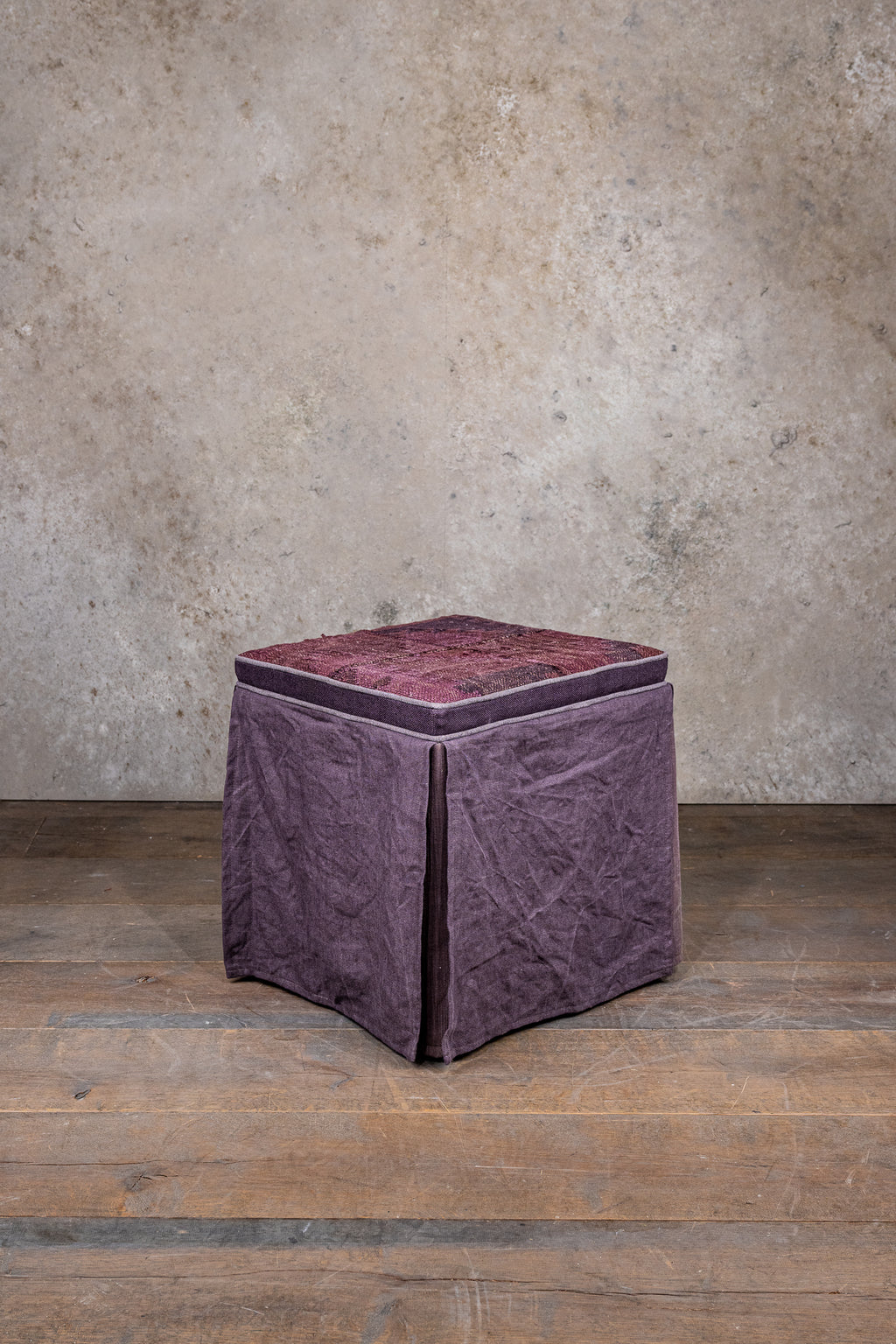 FOOTSTOOLS - BURGUNDY