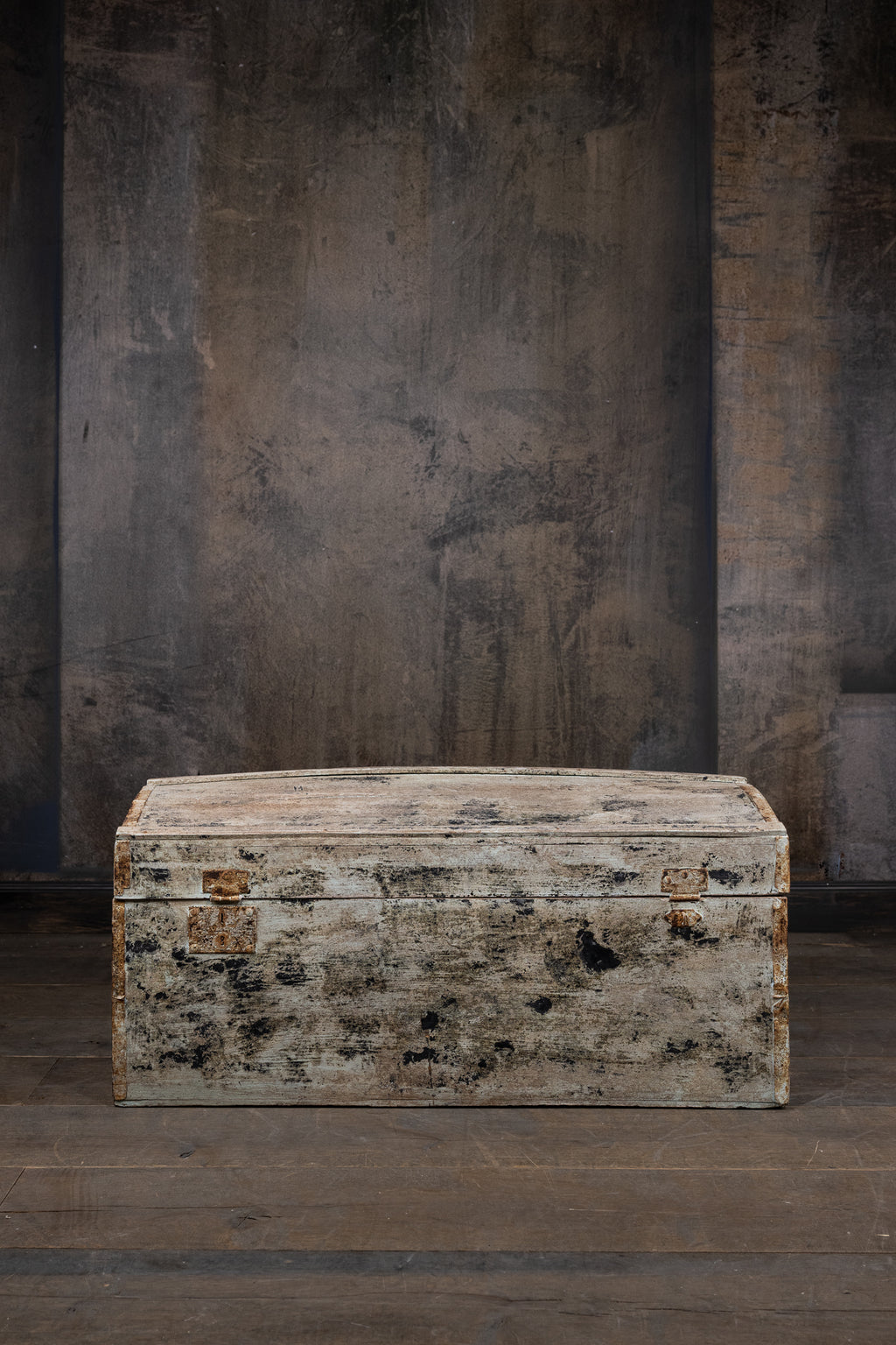 TRUNK - LIGHT GREY - WOODEN