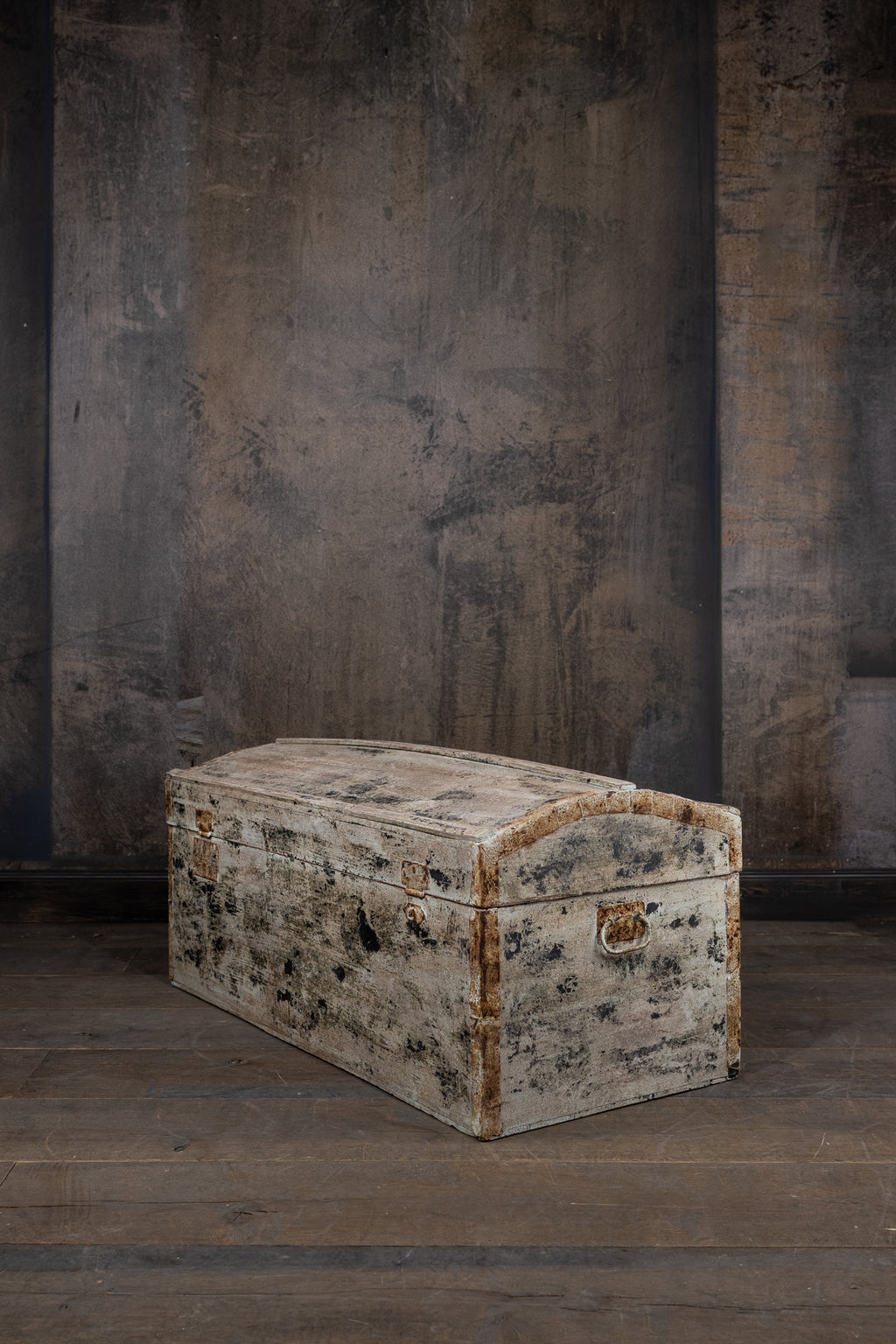 TRUNK - LIGHT GREY - WOODEN