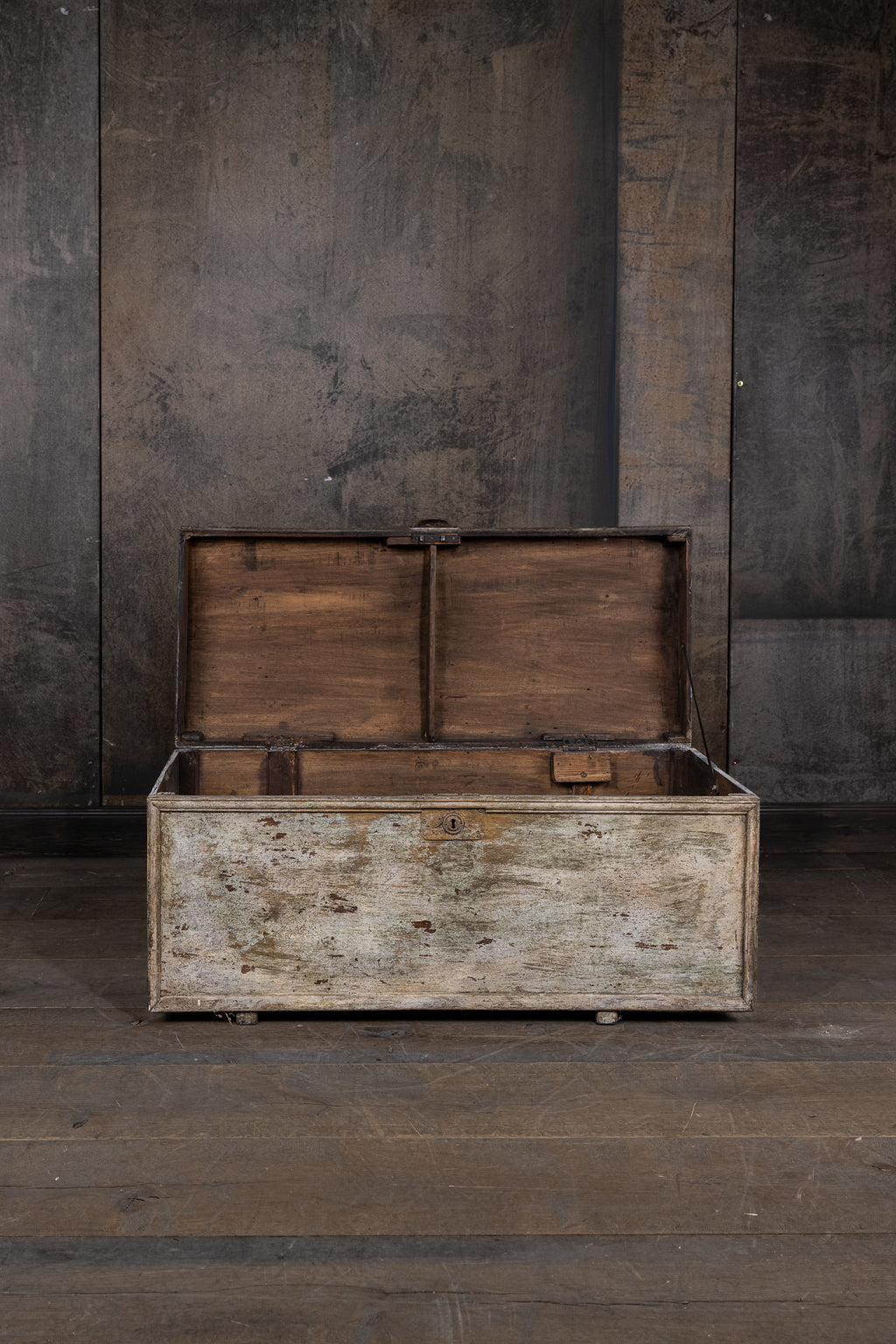 TRUNK - BROWN - ANTIQUE
