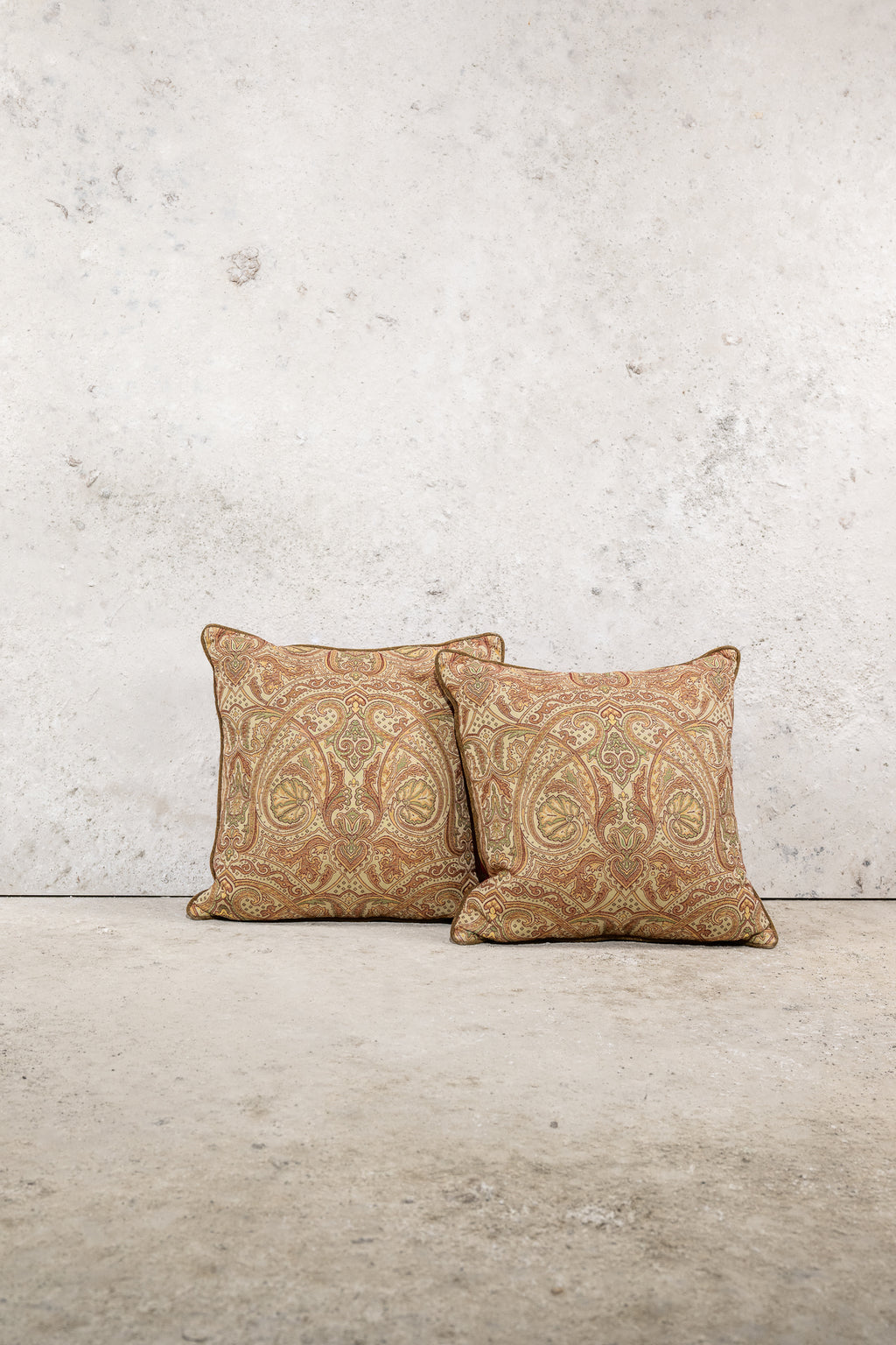 CUSHION - PAISLEY