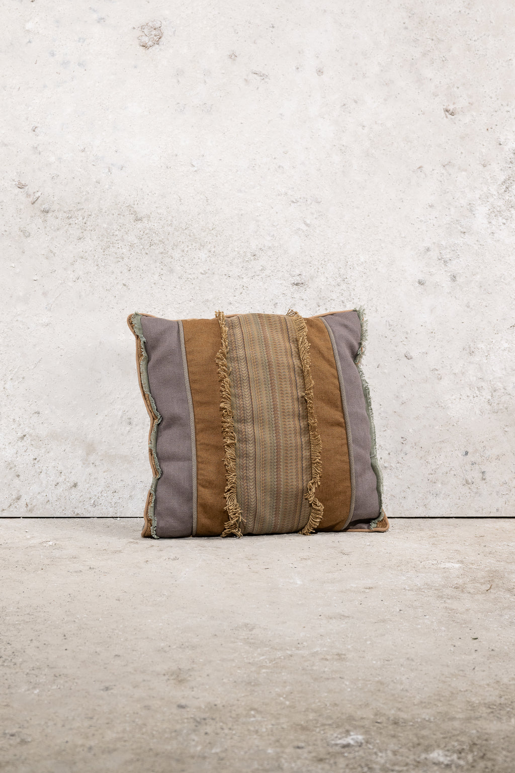 CUSHION - CAMEL/GREY