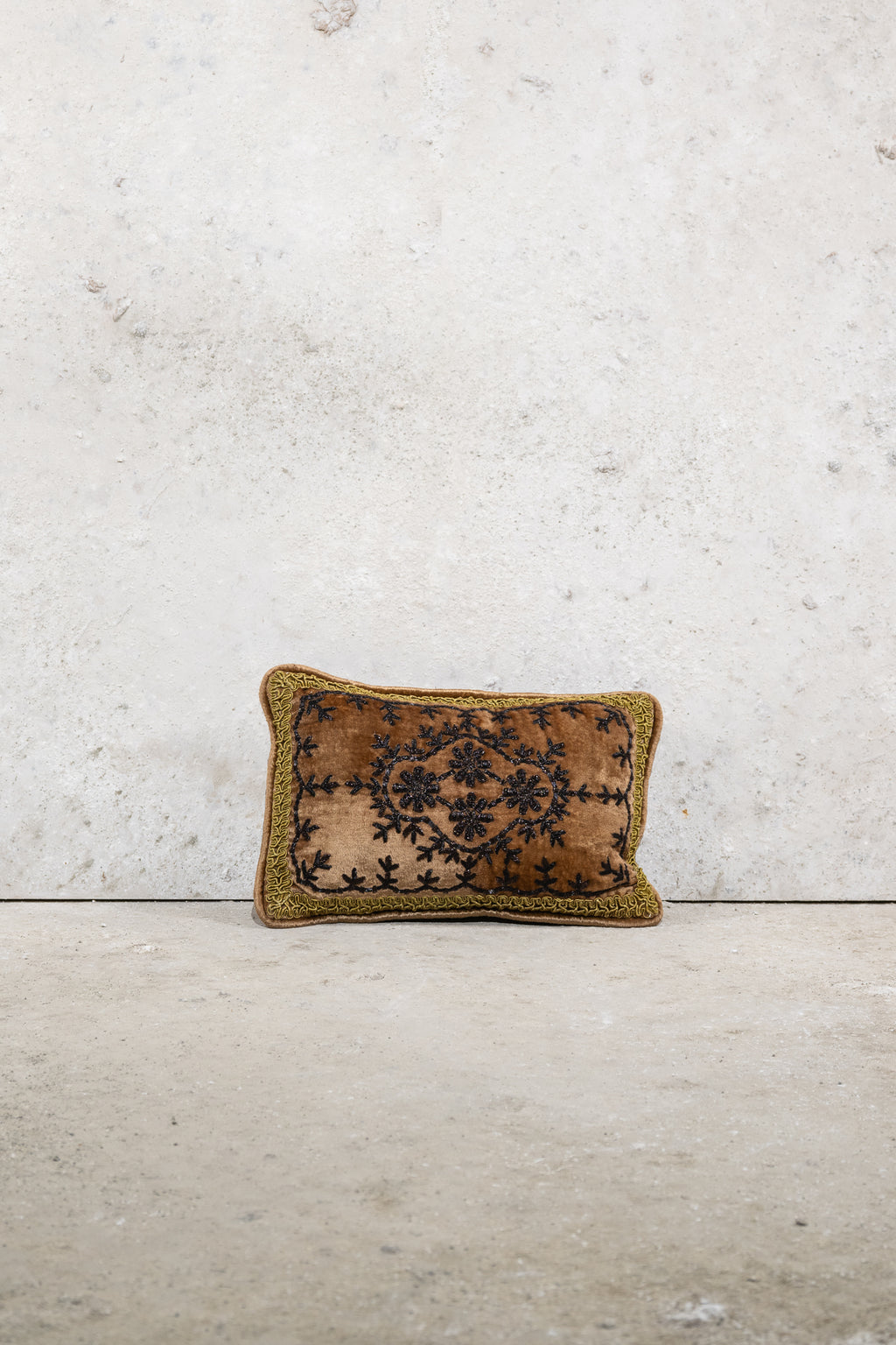 CUSHION - CARAMEL - ZARDOZI