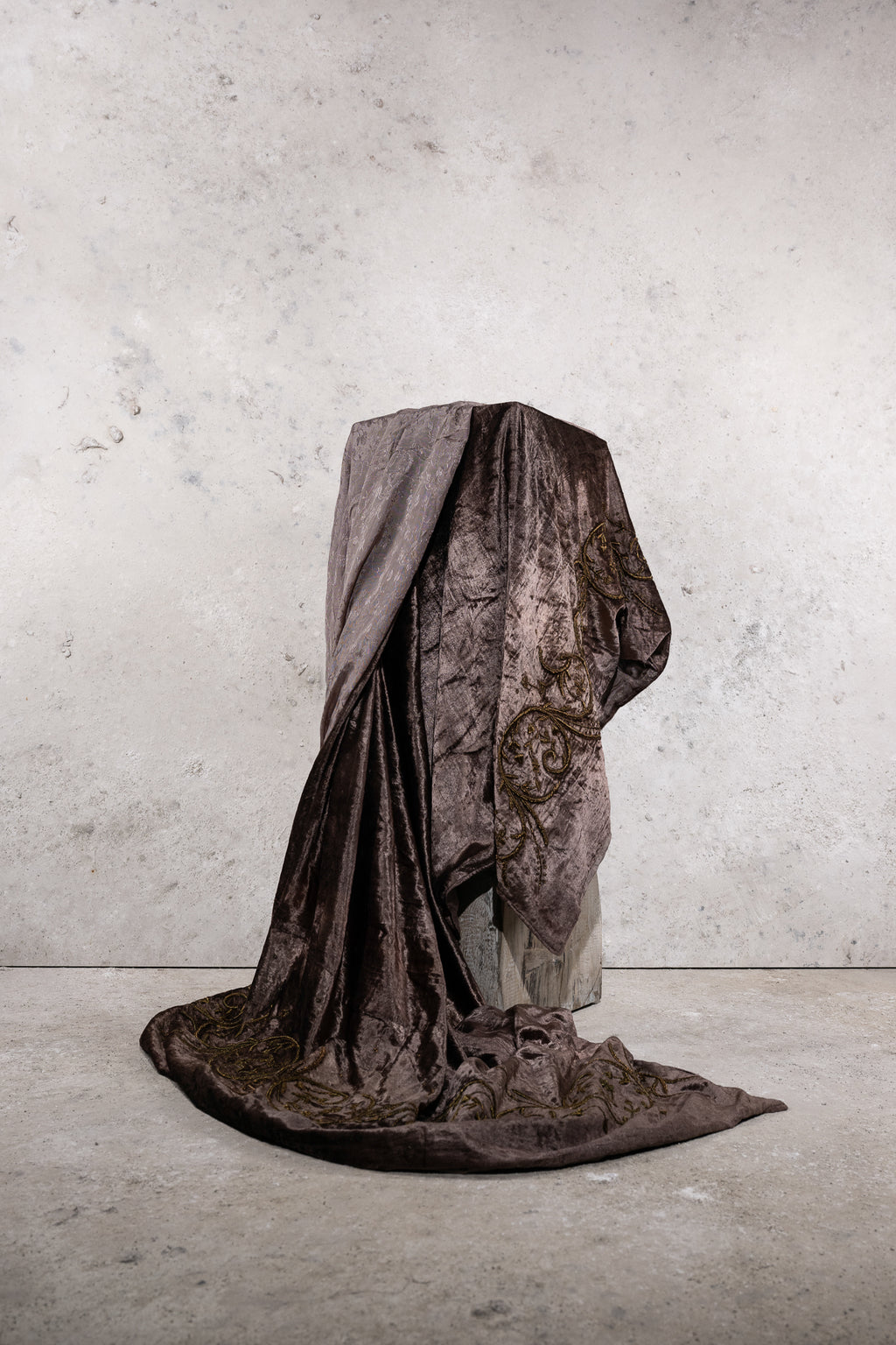 BLANKET - EMBROIDERED - BROWN