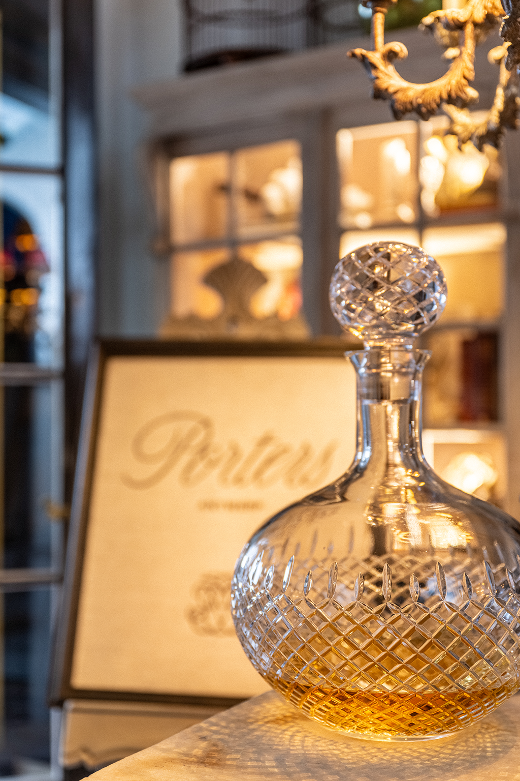 EXTRA-LARGE MOUTH-BLOWN CRYSTAL DECANTER